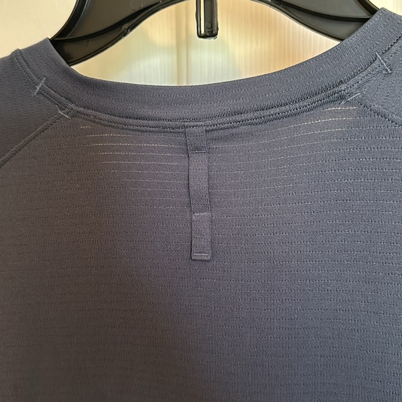 Lululemon size large performance T-shirt - Picture 6 of 6